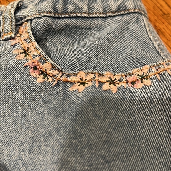 Buffalo David Bitton Floral Embroidered Faith Mid Rise Denim Skirt Size 30 - Picture 4 of 8
